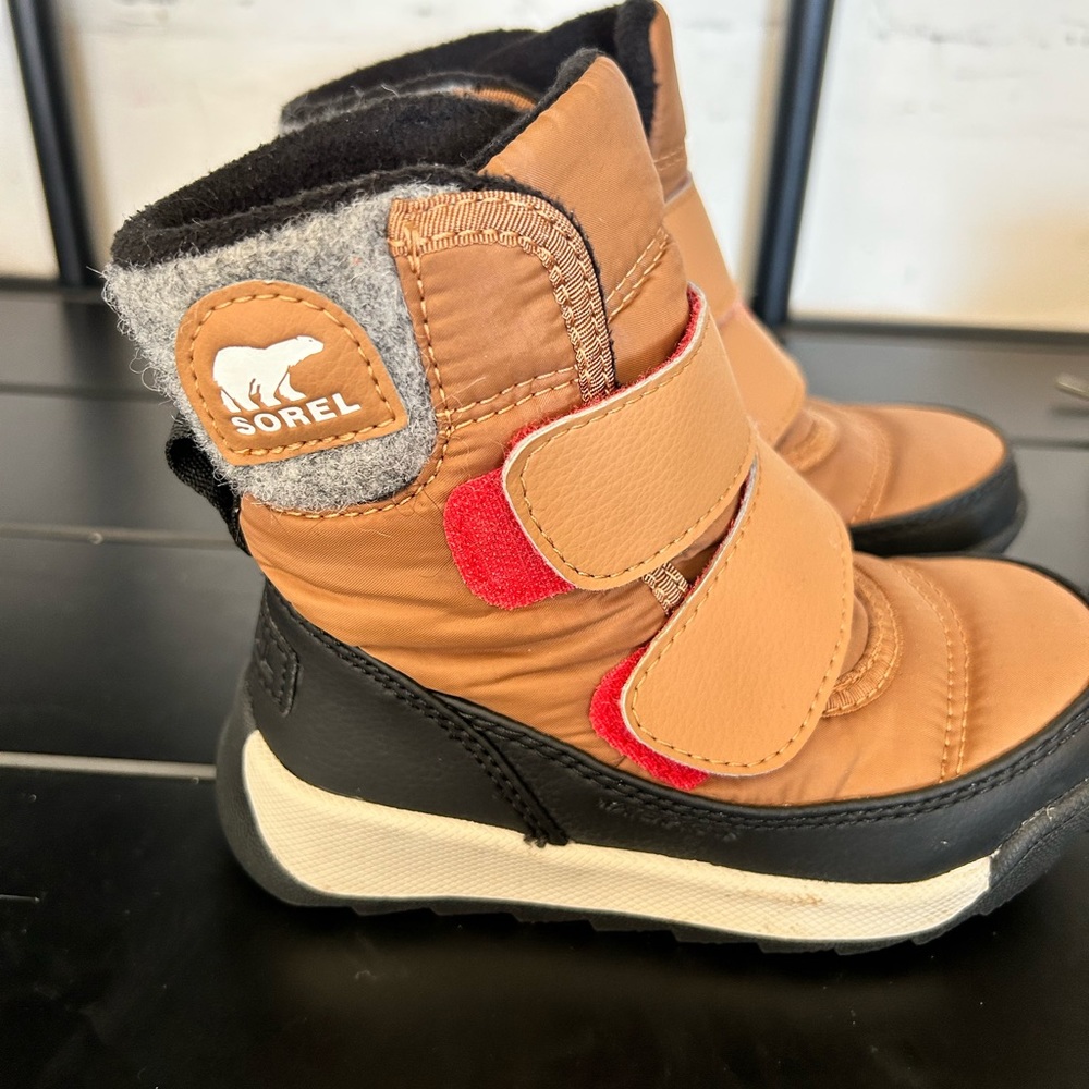 LN Sorel little kid winter boots Sz 8